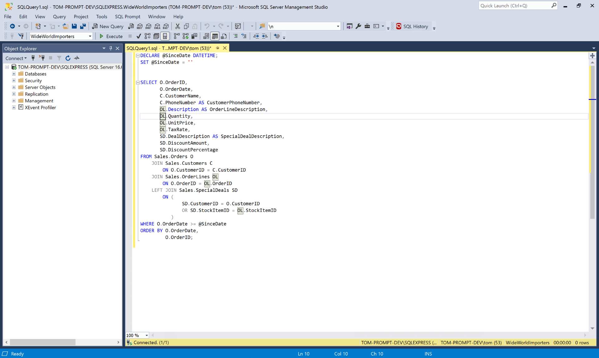 Screenshot showing SQL Prompt's code analysis in SQL Server Management Studio