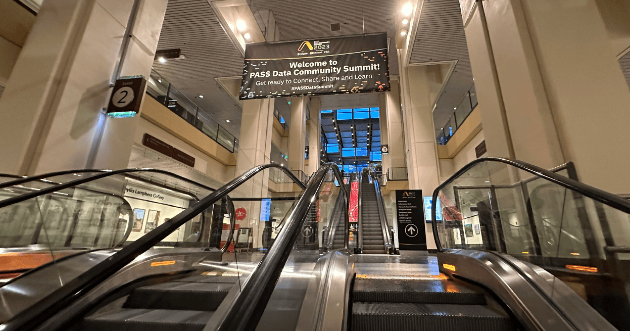 Escalators in a building with a sign above it

Description automatically generated