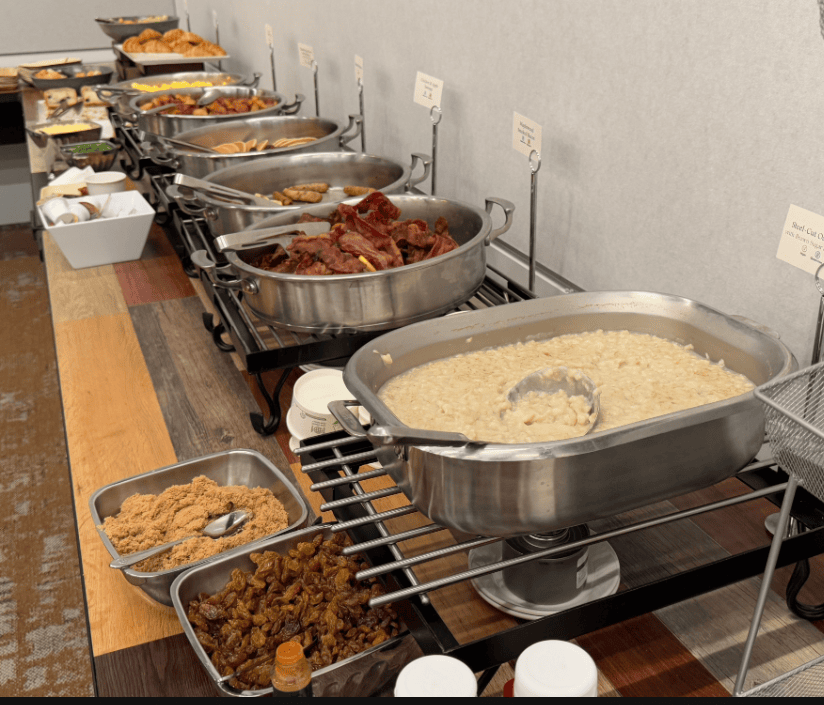 A row of food containers
Description automatically generated